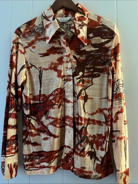 Tops - Vintage-Inspired Men's Long Sleeve Printed Shirt - Rust/Beige